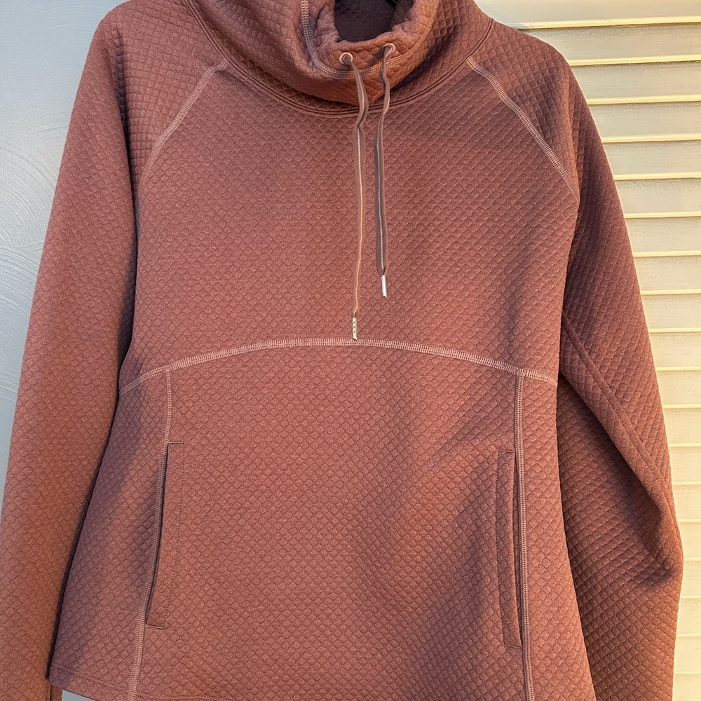 Women's Quilted Marmot pullover with pockets, mauve.